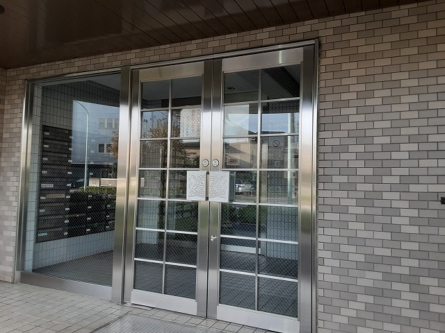 25/27 エントランス