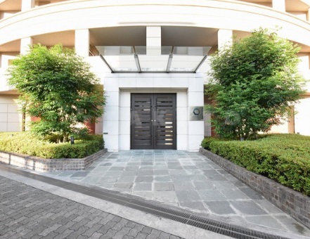 18/27 エントランス