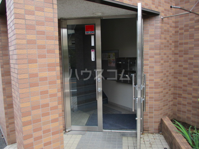 21/30 エントランス