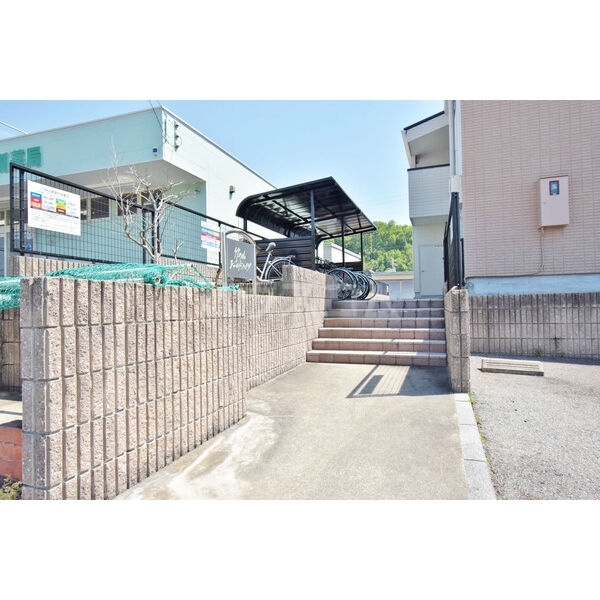 27/30 エントランス