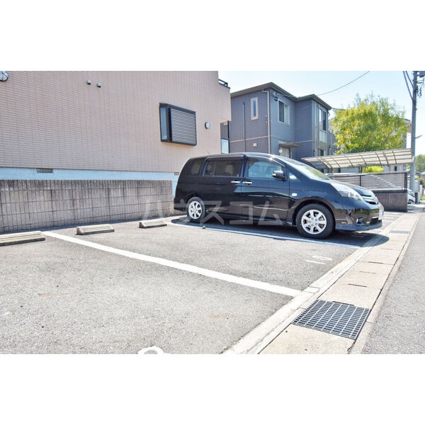 28/30 駐車場