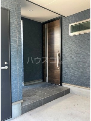 16/23 エントランス