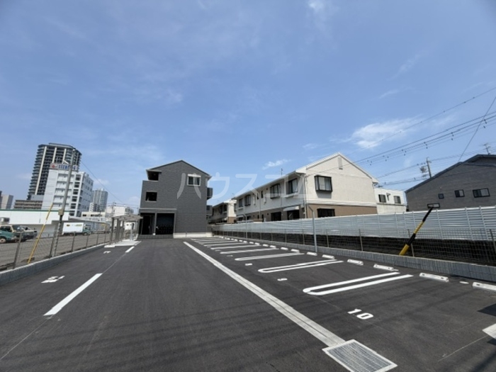 13/13 駐車場