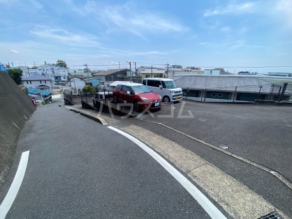 27/30 駐車場