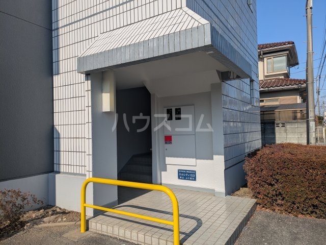 23/30 エントランス