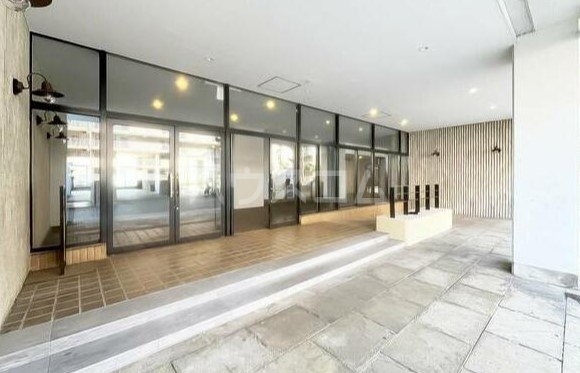 14/22 エントランス