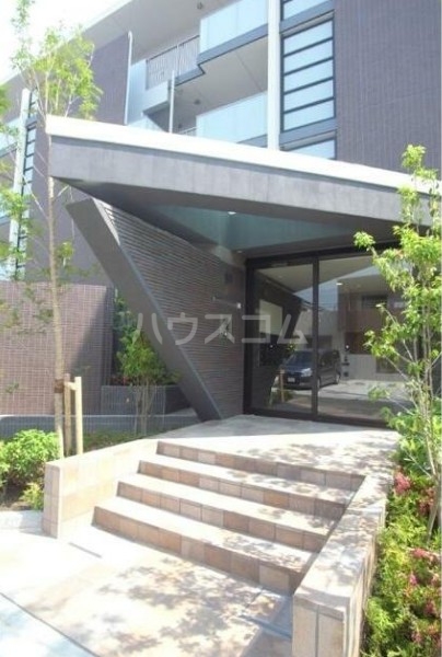 19/30 エントランス