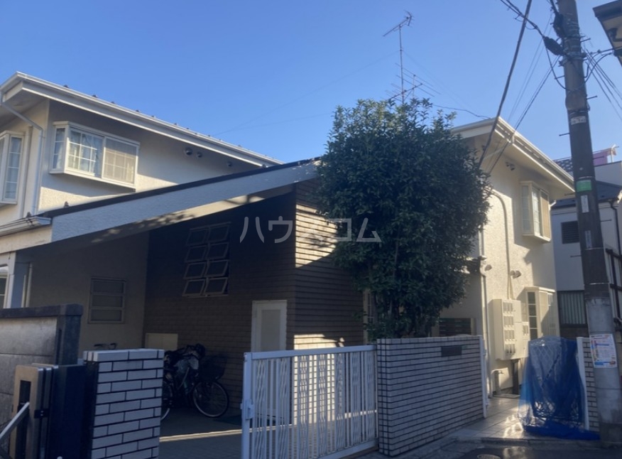 13/18 エントランス