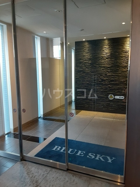 28/30 エントランス