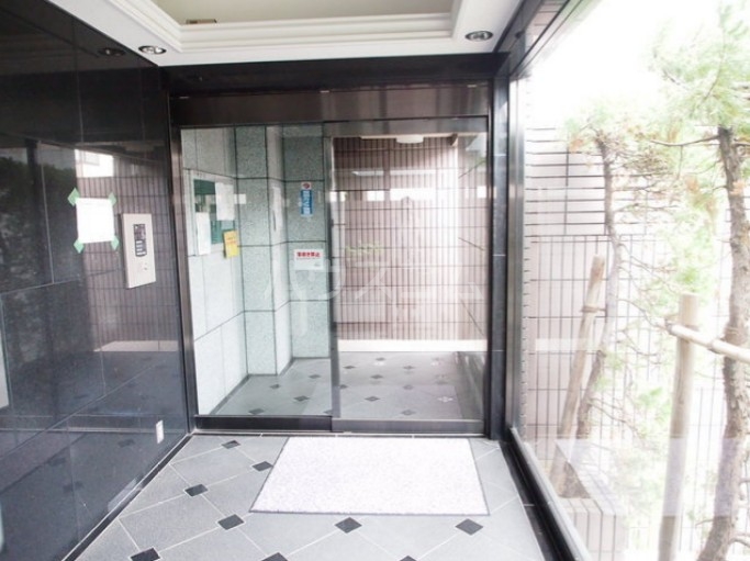 14/23 エントランス