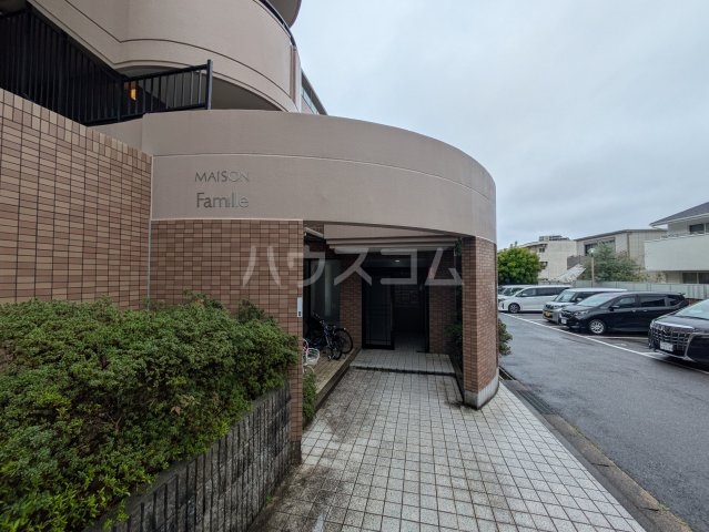 28/30 エントランス