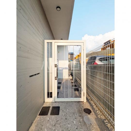 18/26 エントランス