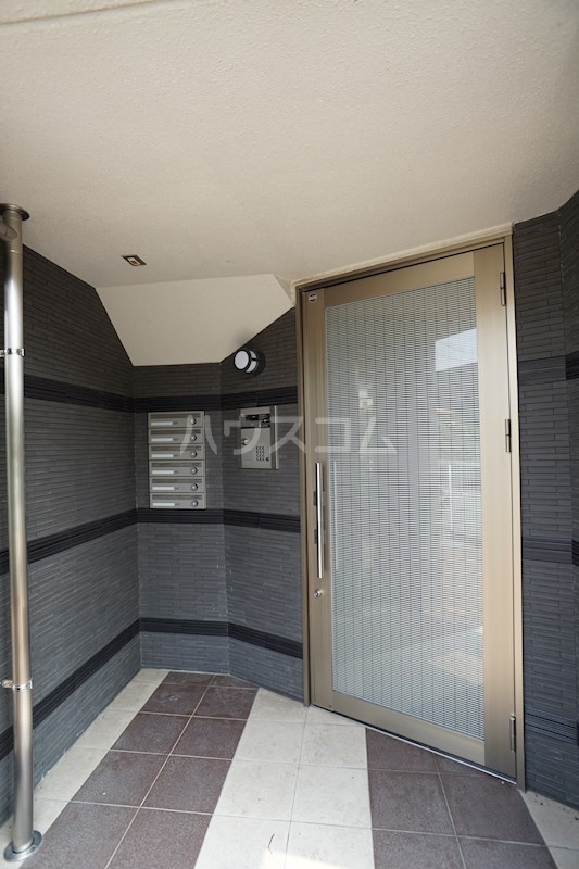 17/26 エントランス