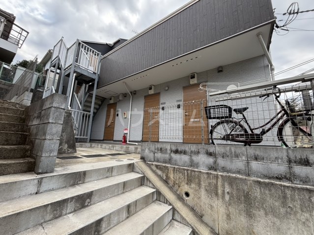 22/23 エントランス