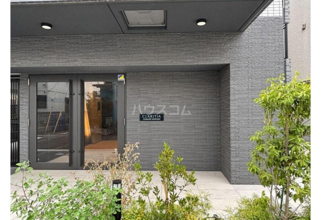 17/27 エントランス