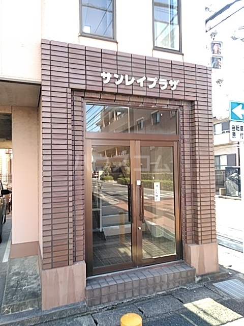 17/27 エントランス