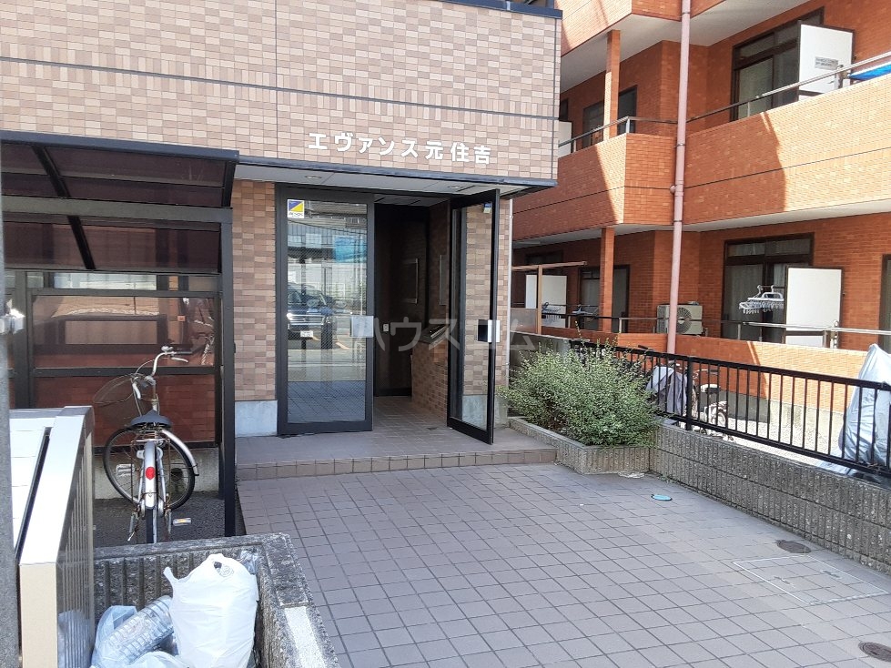 19/23 エントランス