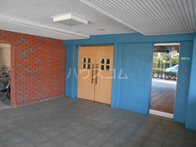 23/30 エントランス