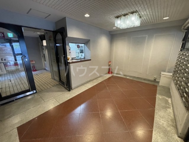 18/28 エントランス