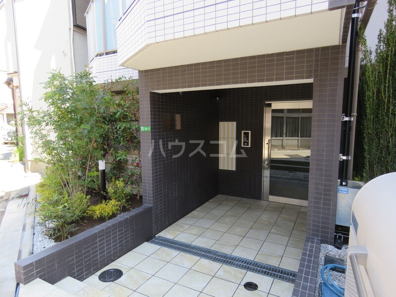 20/27 エントランス