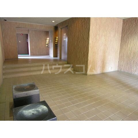 16/20 エントランス