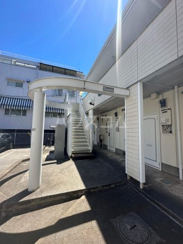 27/30 エントランス