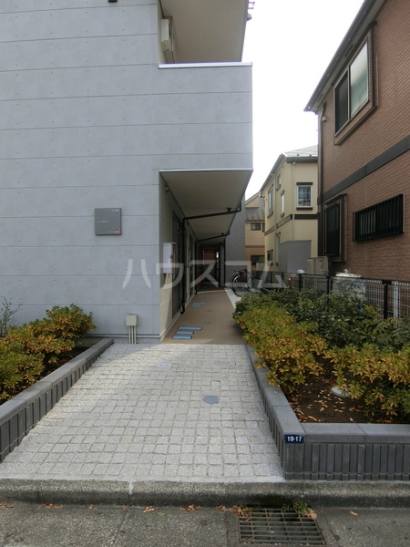 21/30 エントランス