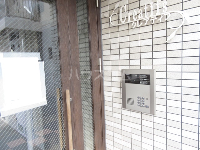 18/23 エントランス