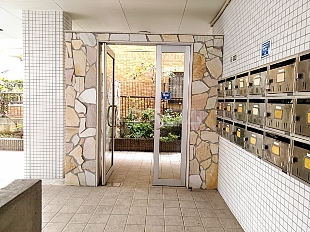 26/30 エントランス