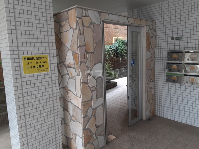 27/30 エントランス