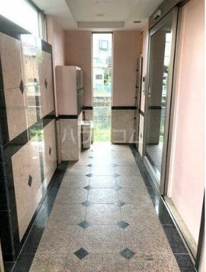 16/18 エントランス