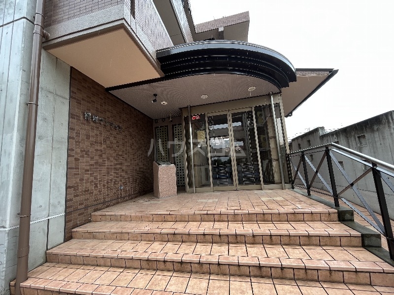 26/30 エントランス