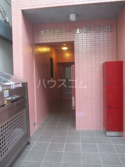 21/22 エントランス