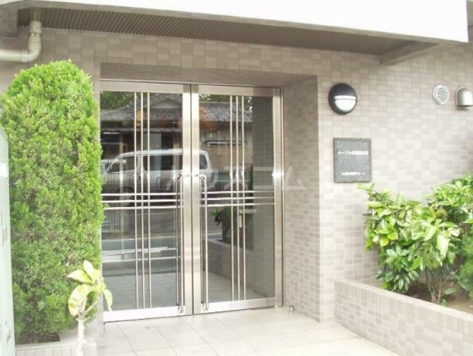 14/18 エントランス