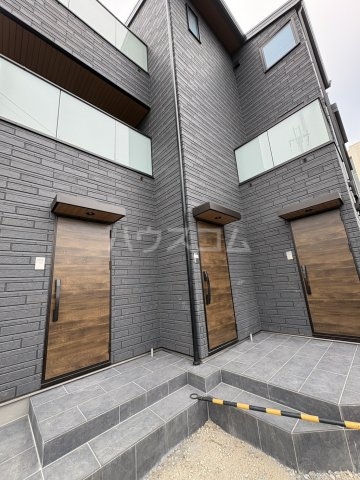 24/30 エントランス