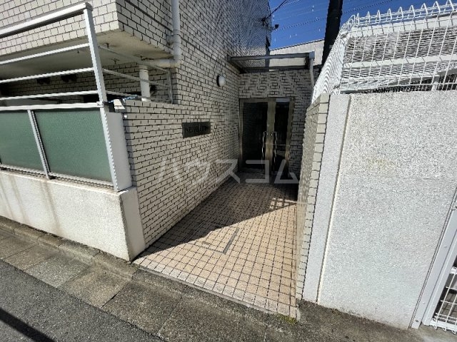 21/27 エントランス