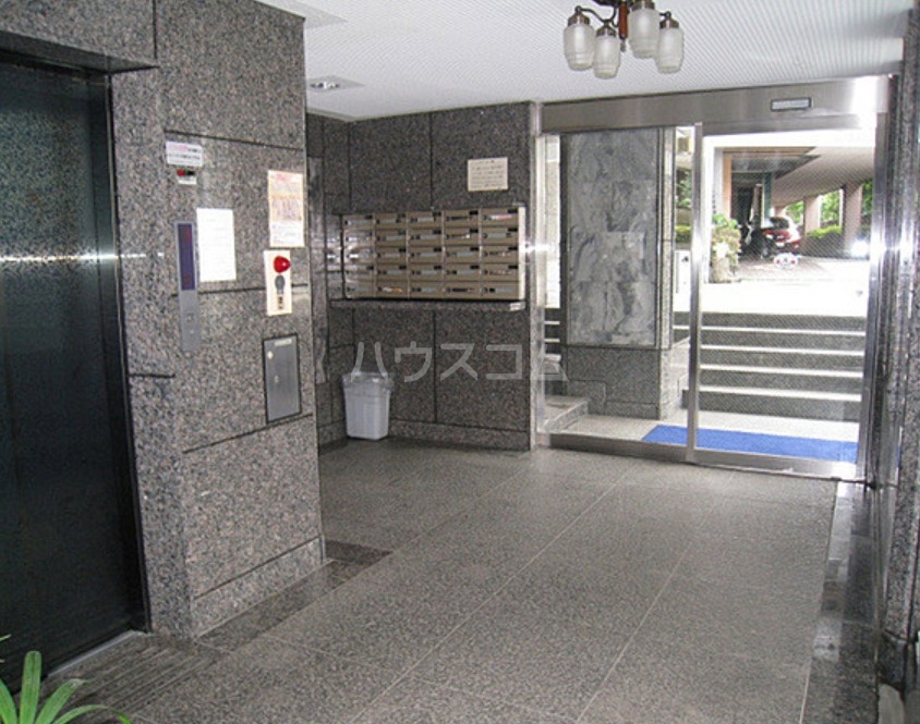 3/3 エントランス