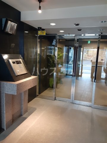 26/30 エントランス