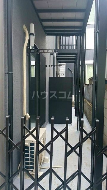 16/19 エントランス