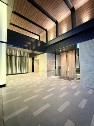 26/29 エントランス