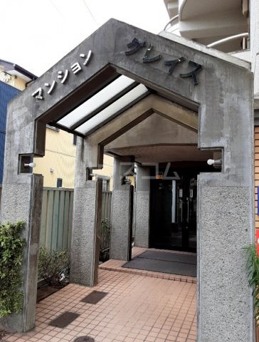 24/30 エントランス