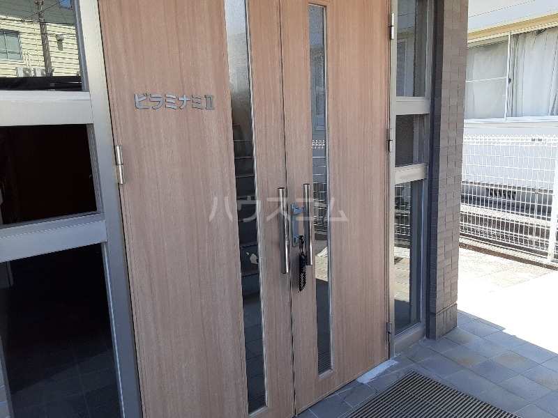 23/30 エントランス