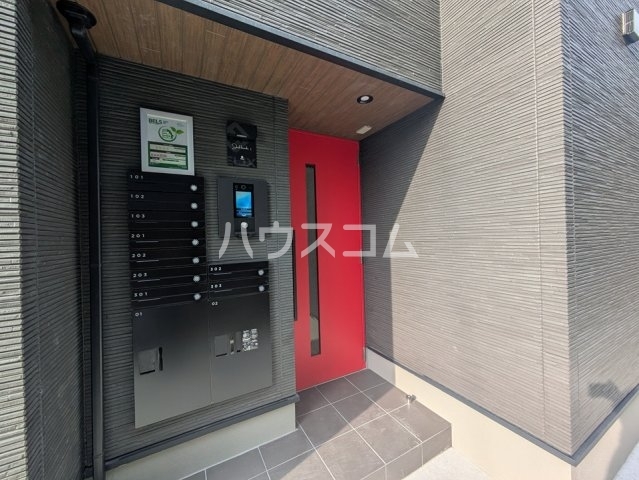 16/27 エントランス