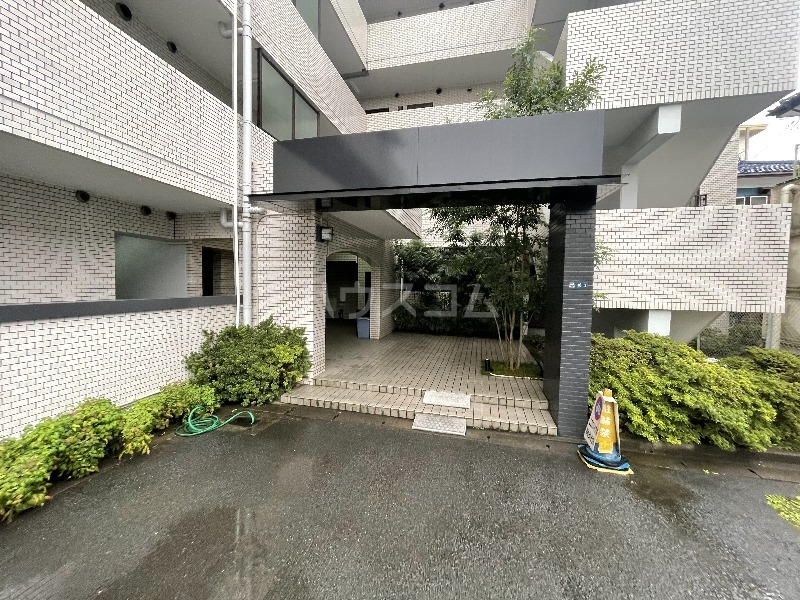 21/30 エントランス