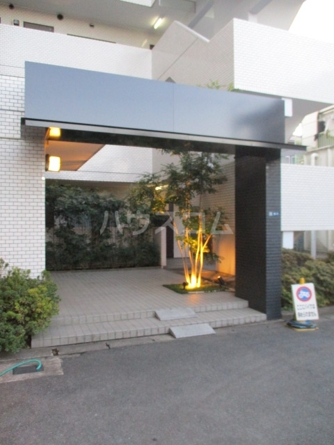 20/30 エントランス