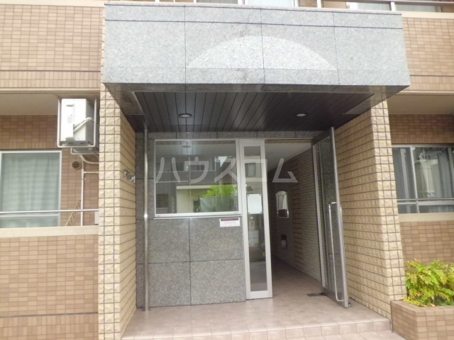 21/30 エントランス