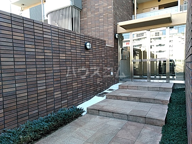 26/30 エントランス