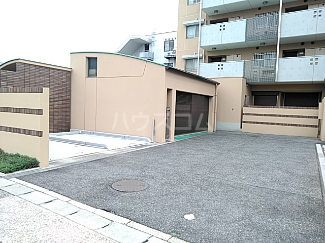 27/30 エントランス