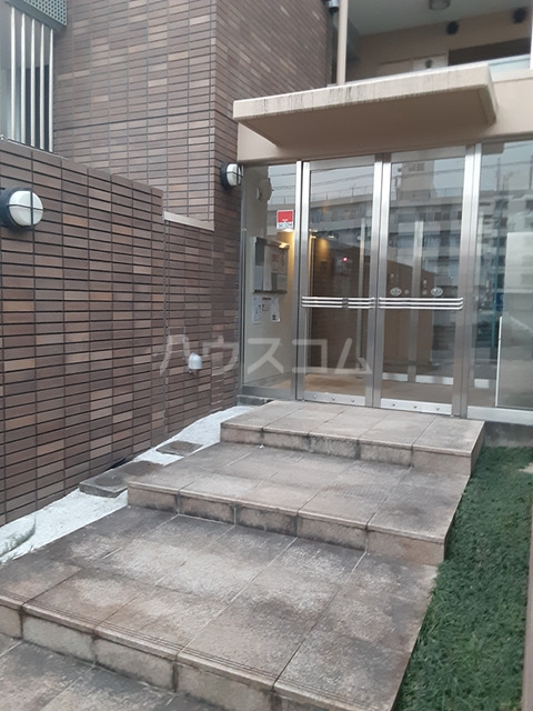 17/25 エントランス