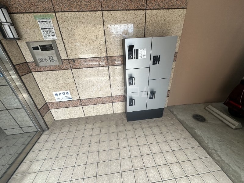 24/30 エントランス